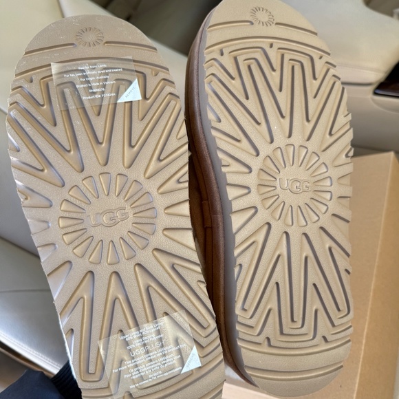 new ugg size us 9 - Picture 4 of 5